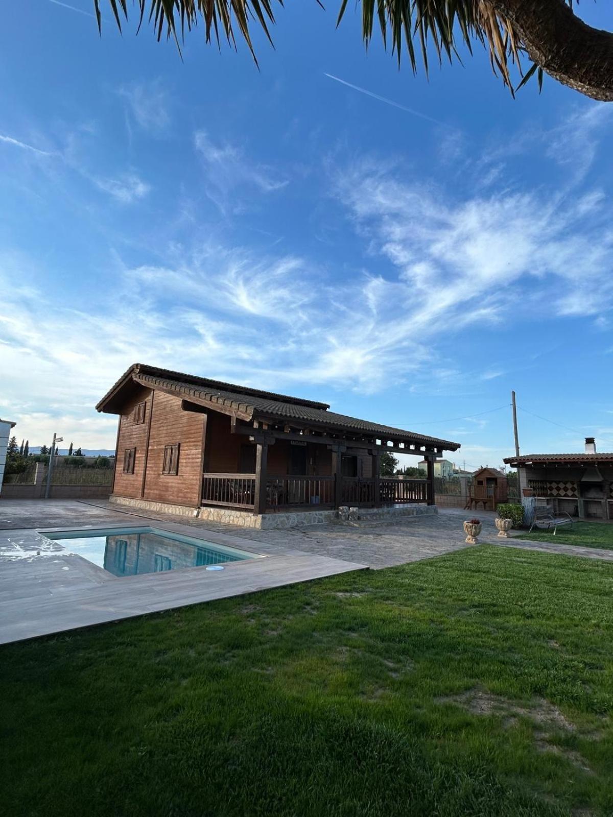 Casa De Madera Con Piscina En Cambrils Сasa de vacaciones *